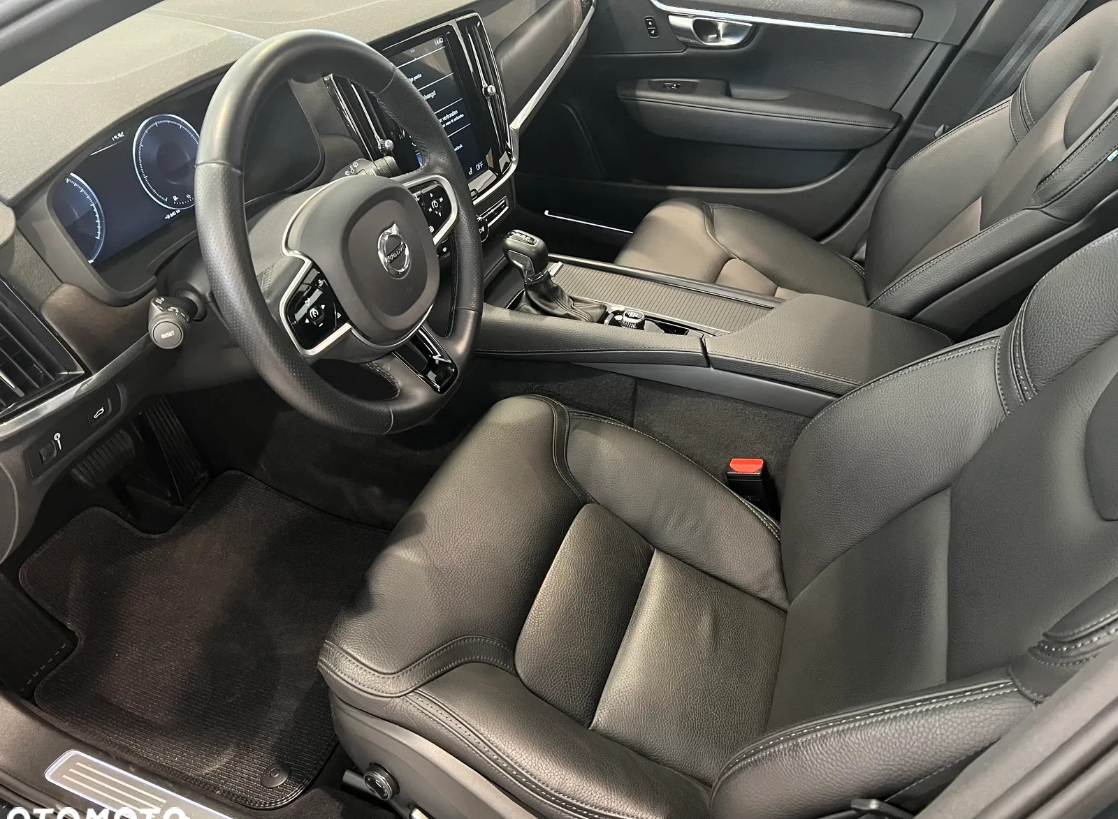Volvo V90 Cross Country cena 135900 przebieg: 161900, rok produkcji 2017 z Zawidów małe 277
